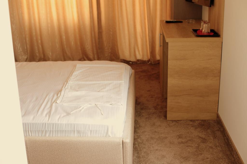 Hypnotique Hotel Navodari Ngoại thất bức ảnh