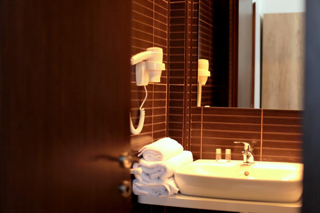 Hypnotique Hotel Navodari Ngoại thất bức ảnh